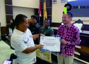 Pemprov Kaltim Serahkan Bantuan Fasilitas Umum Ke Masyarakat Berau