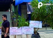 Unik, Papan Karangan Bunga Ucapan Diganti Dengan Tanaman Buah-Buahan