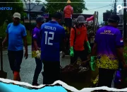 UPTD Kebersihan Talisayan Laksanakan Kegiatan Rutin Bersihkan Parit