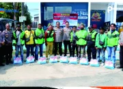 Kapolres Berau Bagikan Bansos Untuk Ojol Sambut Hari Bhayangkara ke-79
