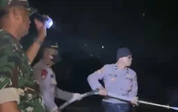 Karhutla Lembuswana Terbakar 1 Hektare, Polsek Biduk Biduk Gandeng TNI Dan Fire Rescue